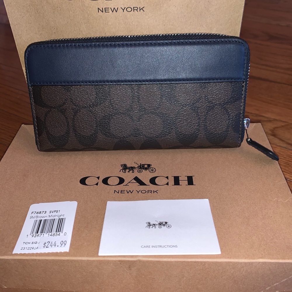 NEW Coach Wallet - Picture 2 of 8